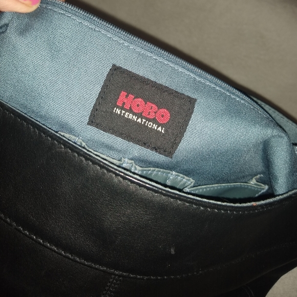 Hobo International black leather shoulder bag. - Picture 7 of 9